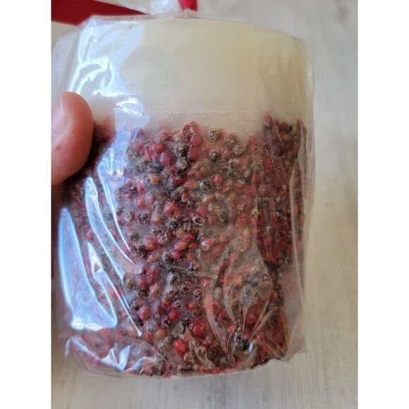 Pottery Barn holiday Berry Botanical candle 30 hour burn time - Picture 4 of 6